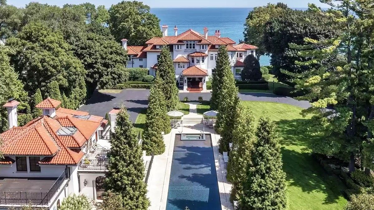 Spanish-Style Villa in a Chicago