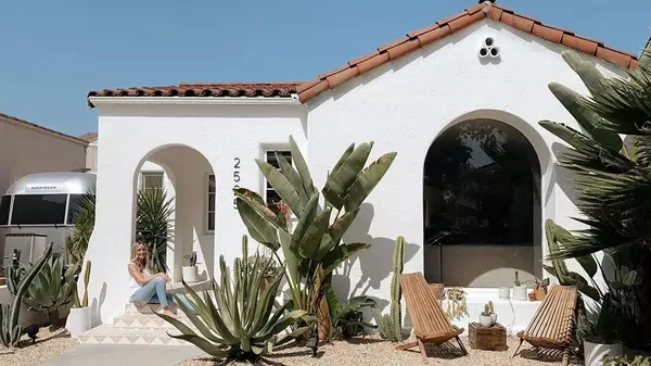 Buy Blanco Bungalow: This SoCal Home—and Adorable Star of Instagram—Is Now for Sale for $1.1M,Jennifer Kelly Geddes