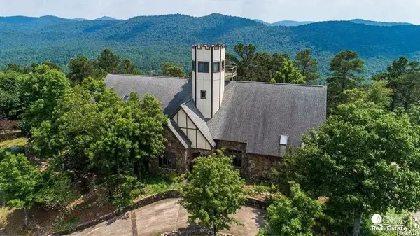 You Could Be the New King or Queen of This 6-Bedroom Castle in Arkansas,Larissa Runkle