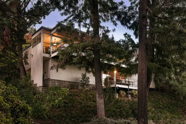 Modernist Aerie on Woodrow Wilson Drive, $3.15M,Philip Ferrato