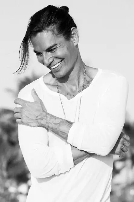 Julio Iglesias Jr.’s New Album &#8216;Under the Covers&#8217; Reimagines the Classics,Allison Kugel