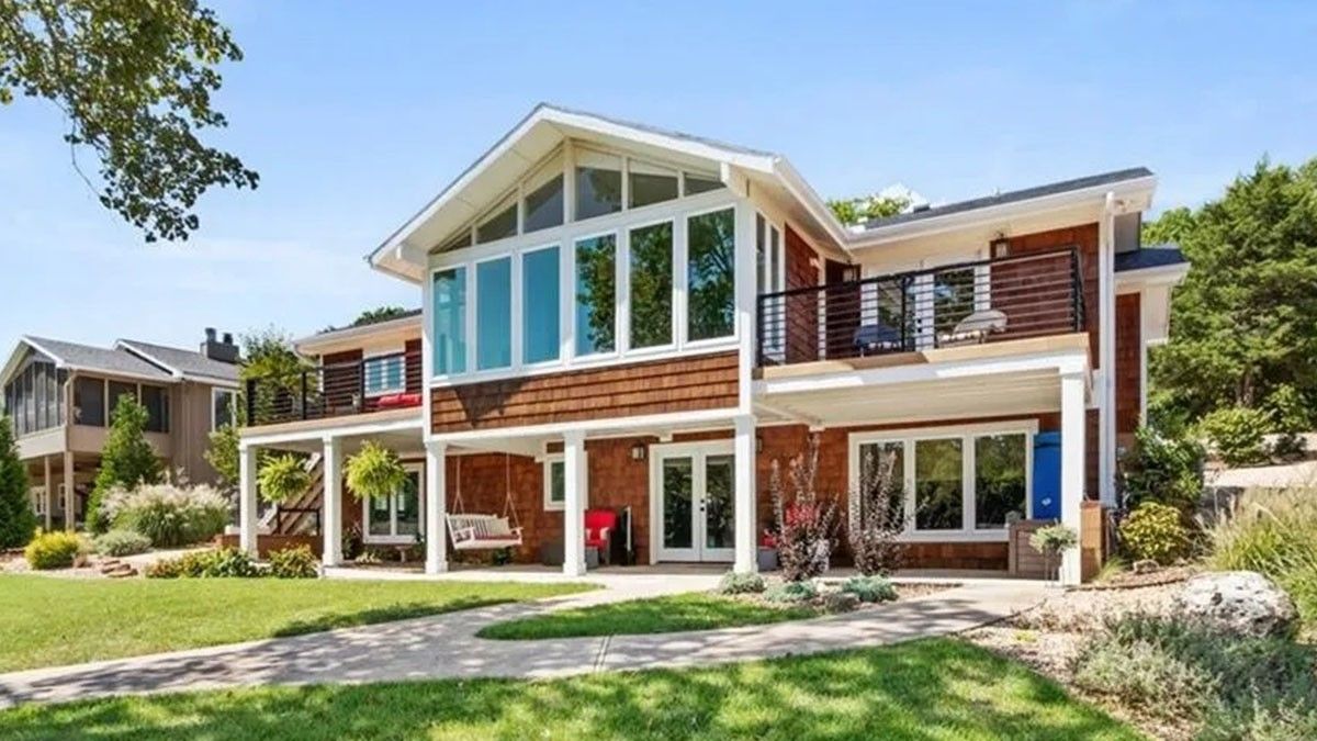 Remodeled $1.3 M ‘Fixer to Fabulous’ Lake House Quickly Reels in a Buyer