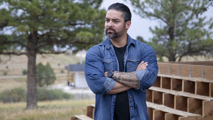 Rico León surveys the scene while mediating a conflict between homeowners and the general contractor they hired.