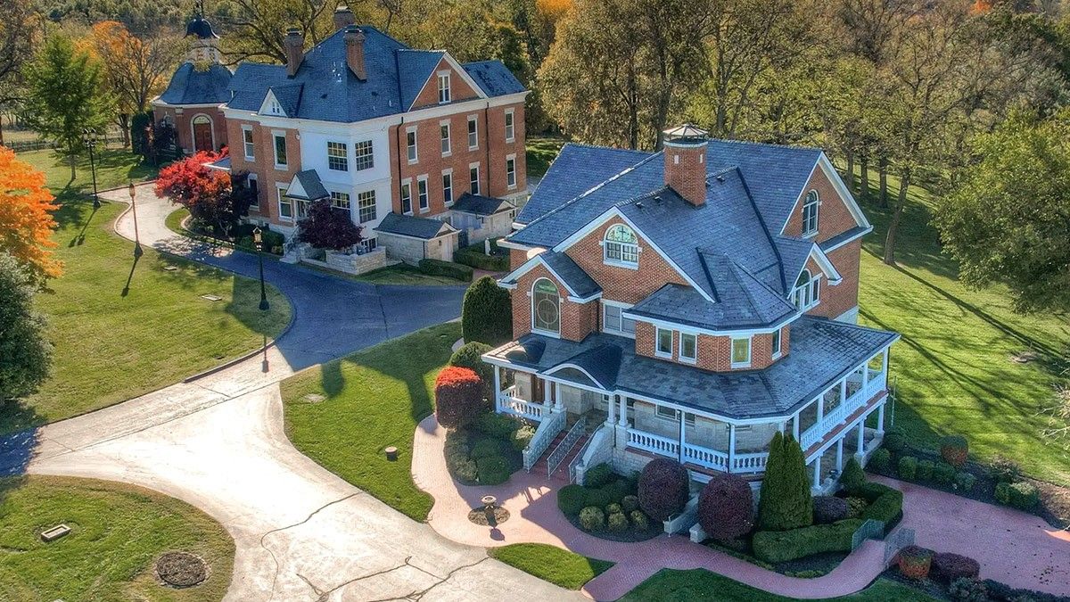 Twinning: 2 Matching Mansions in Missouri Up for Grabs for $2.1M
