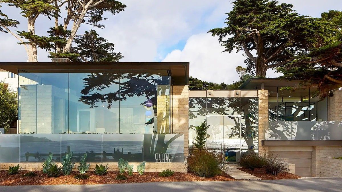 Sparkling Glass House in Carmel for $18.5M Makes the Most of Oceanfront Views