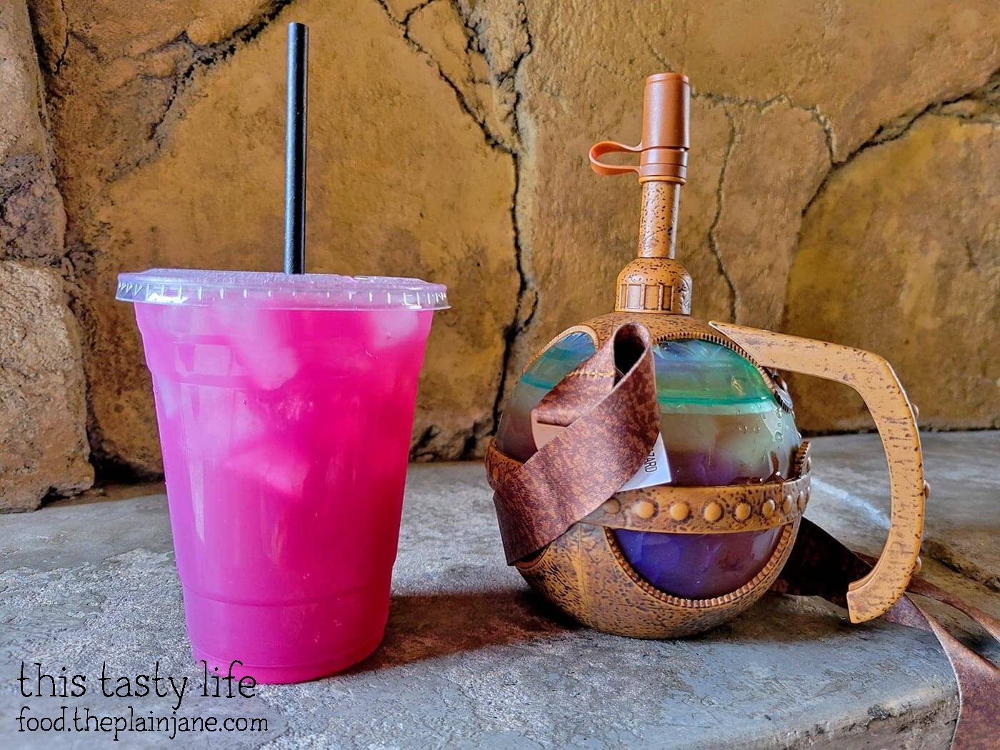 Meiloorun Juice and Tatooine Sunset drinks at Galaxy's Edge in Disneyland