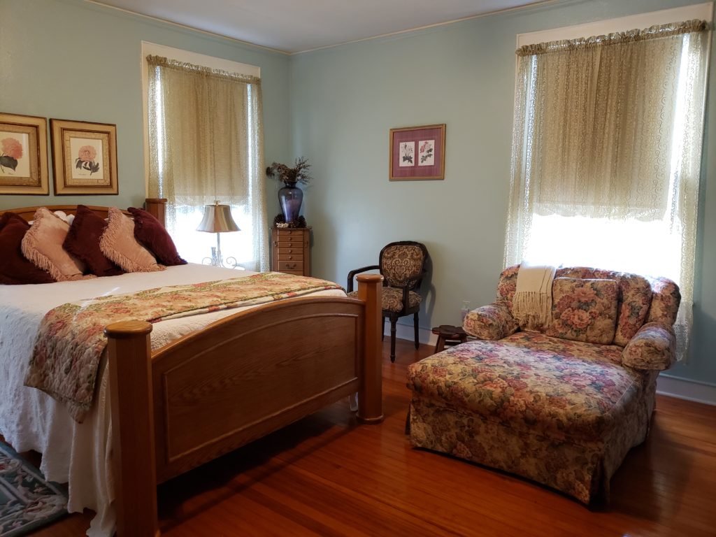 Bedroom in the Unity House B & BBig bed, large floral chaise lounge.