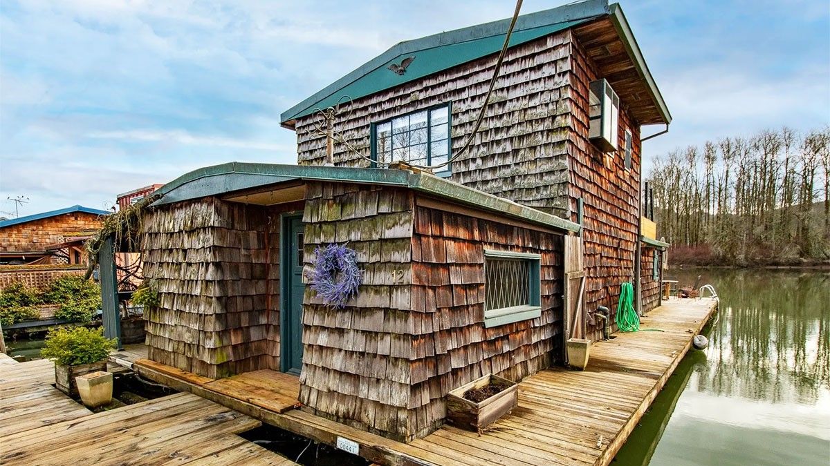 Drift Away: Set Sail With These 5 Fabulous Floating Homes
