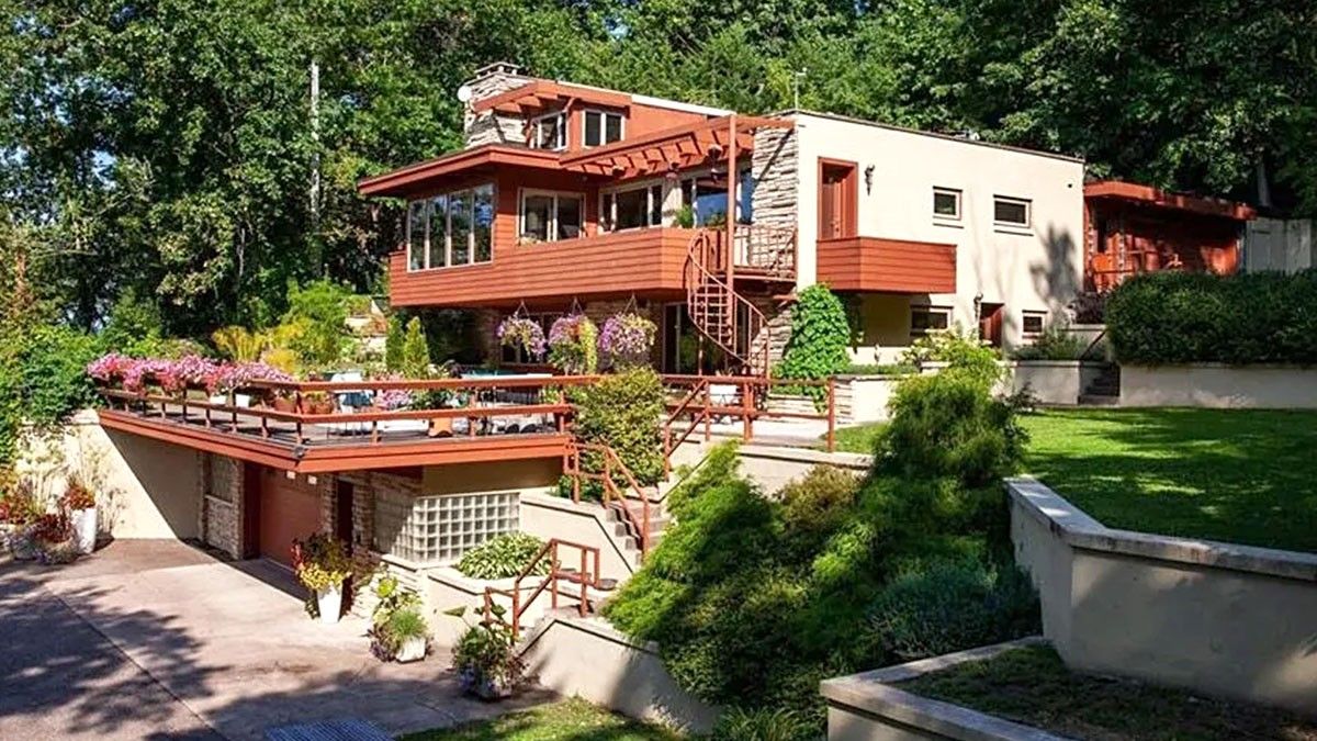 Fab Pad: Midcentury Modern Home in Wisconsin Comes with 1950s Furniture Included