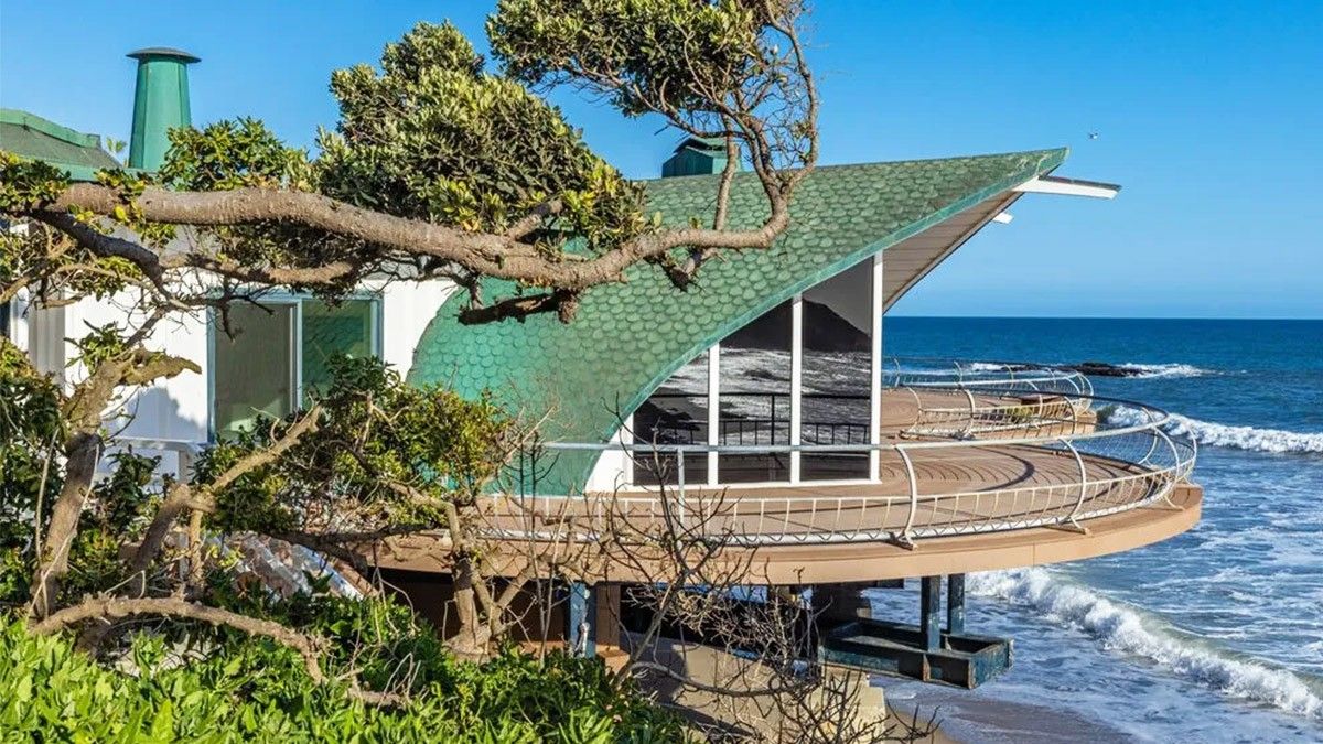 Ride the ‘Wave’ in This Iconic Malibu Retreat That's Splashed onto the Market for $49.5M