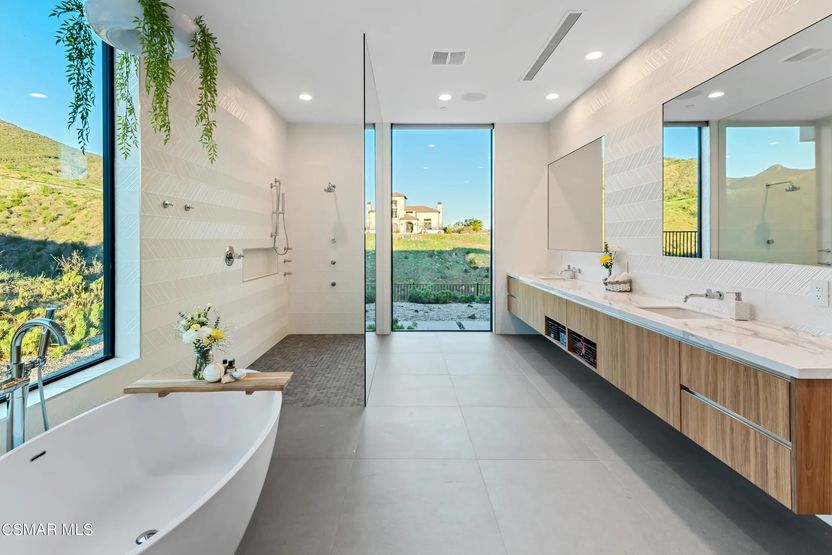 En-suite bathroom with double vanity