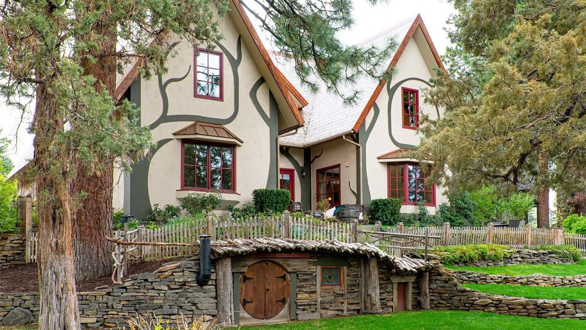 ‘My Precious!’: $1.25M “Lord of the Rings”-Themed House Lures a Buyer in OR