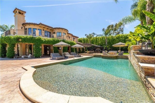 Kaley Cuoco - Realtor.com - Tarzana Home