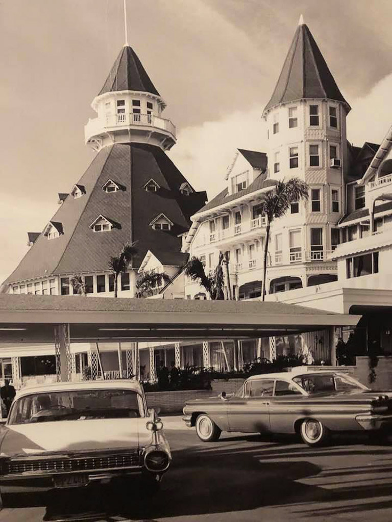 Vintage photograph of Hotel del Coronado with 1950s cars in the foreground