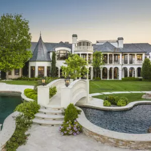 Calabasas Privacy and Romance on a Palatial Scale for $28,750,000,Alyson Pitarre