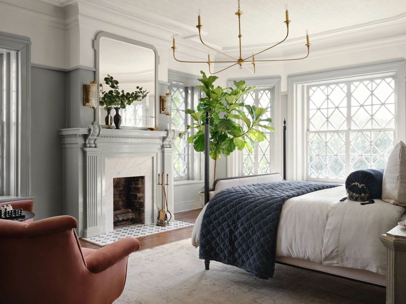 Some of at the bedrooms have fireplaces.