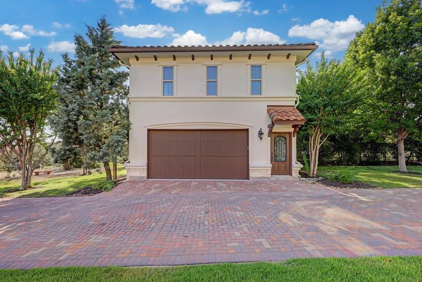 Realtor.com - Rudy Tomjanovich home