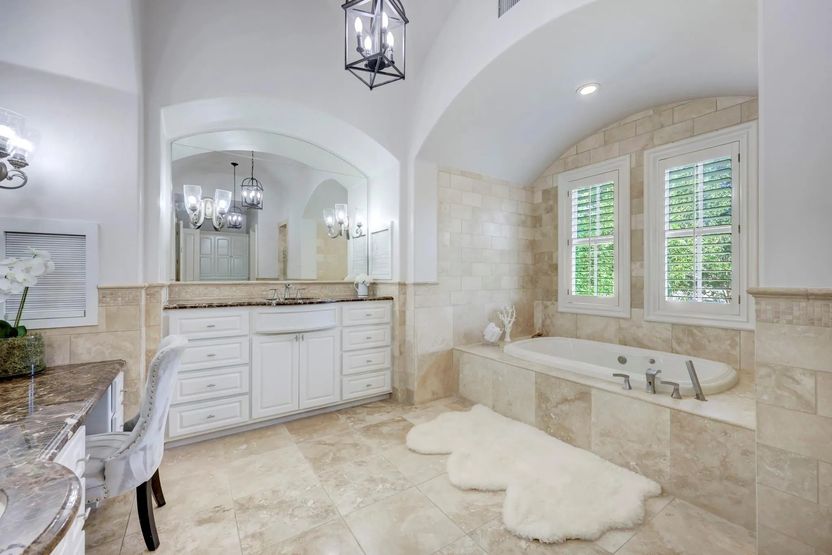 Realtor.com - Rudy Tomjanovich home