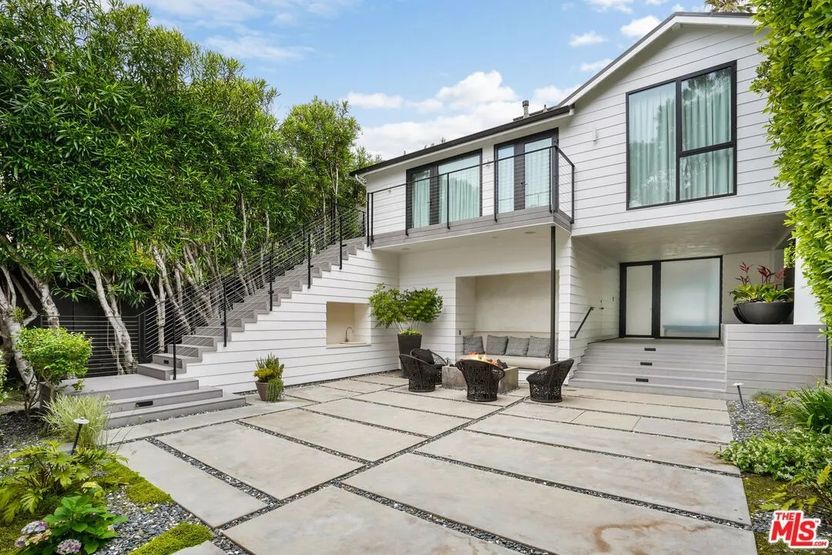 Realtor.com - Ray Romano House 6