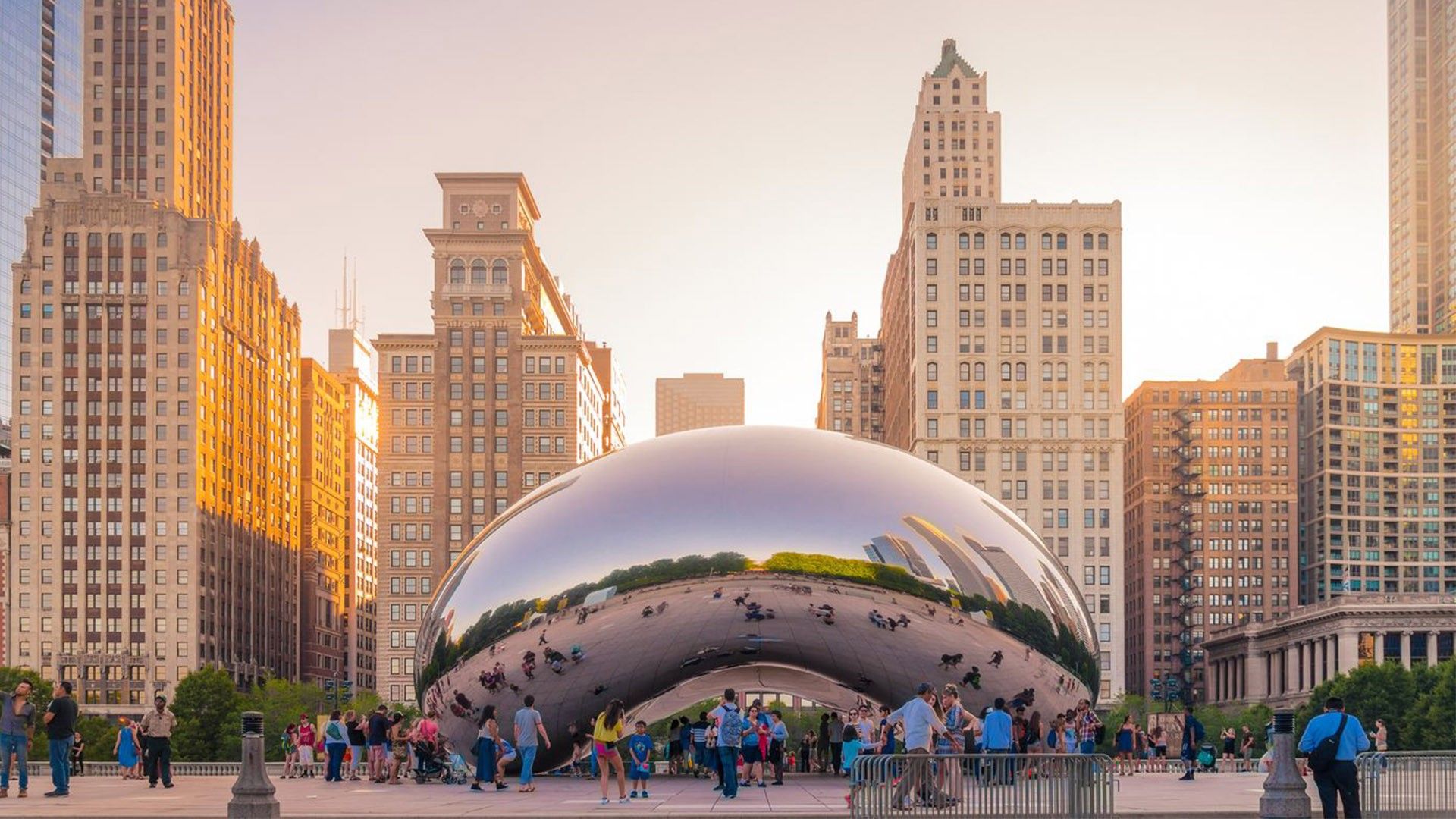 The Cloud Gate sculpture in Chicago