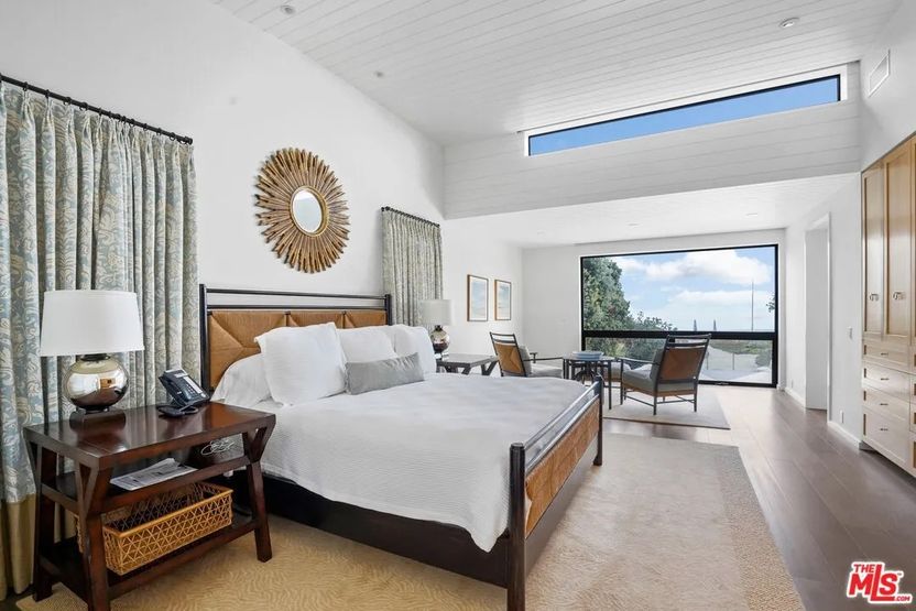 Realtor.com - Ray Romano House 11