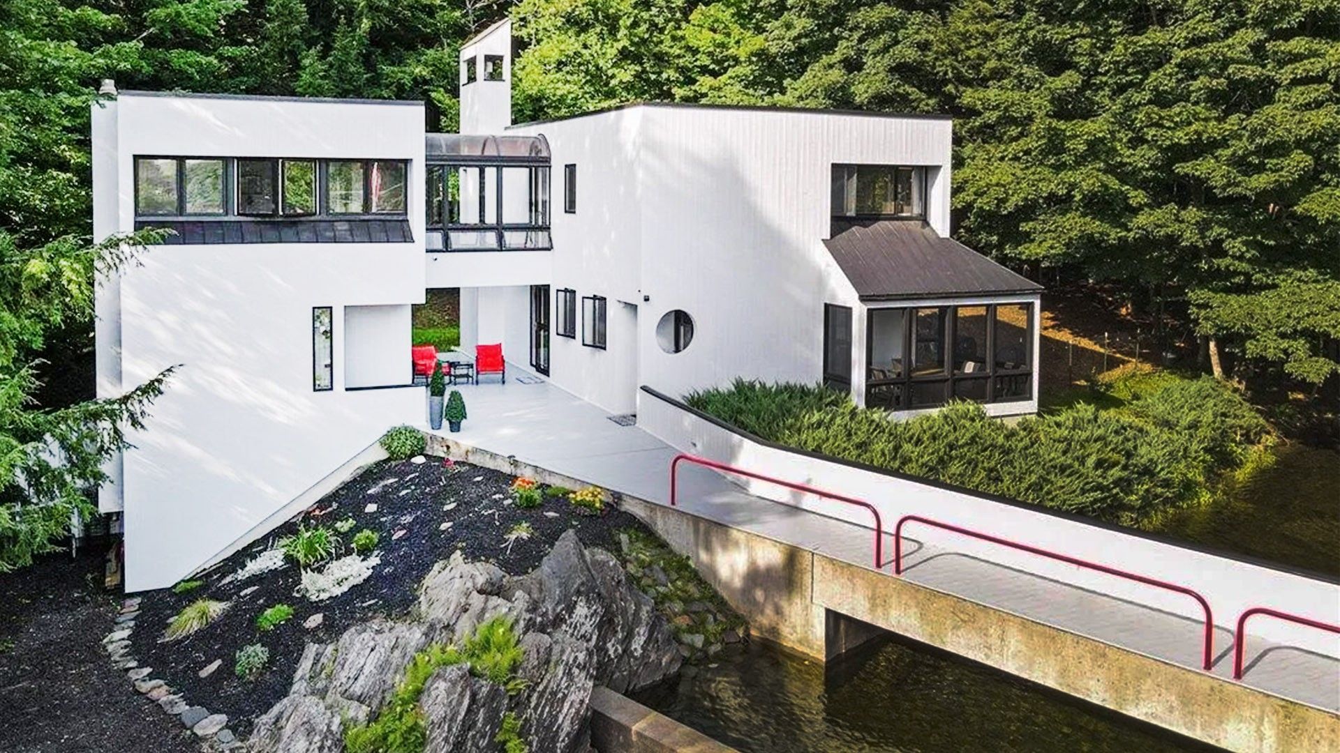 A Midcentury Modern-Inspired Vermont Home With a Moat and Waterfall