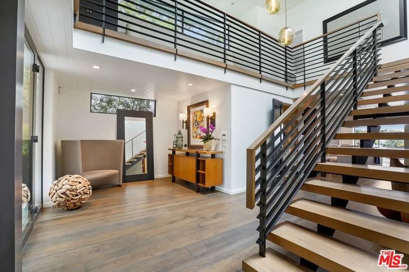 Realtor.com - Ray Romano House 10