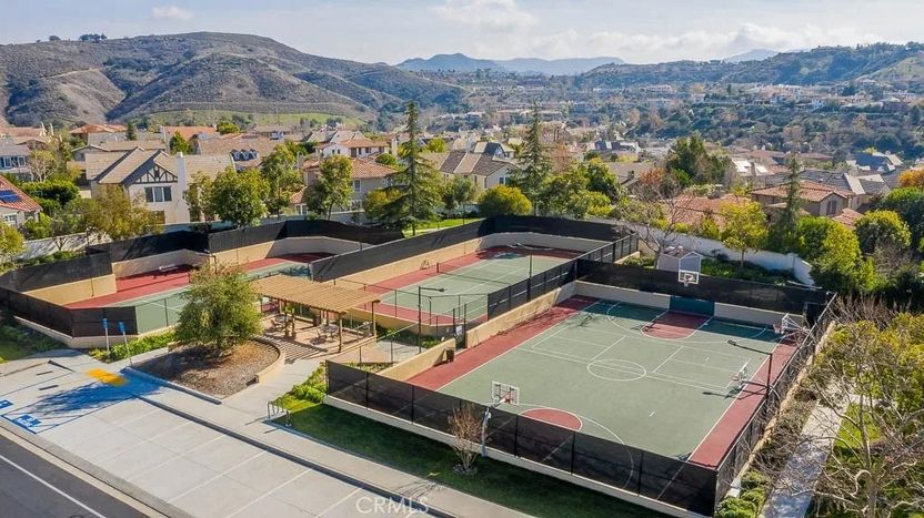 Realtor.com - Travis Barker House 12