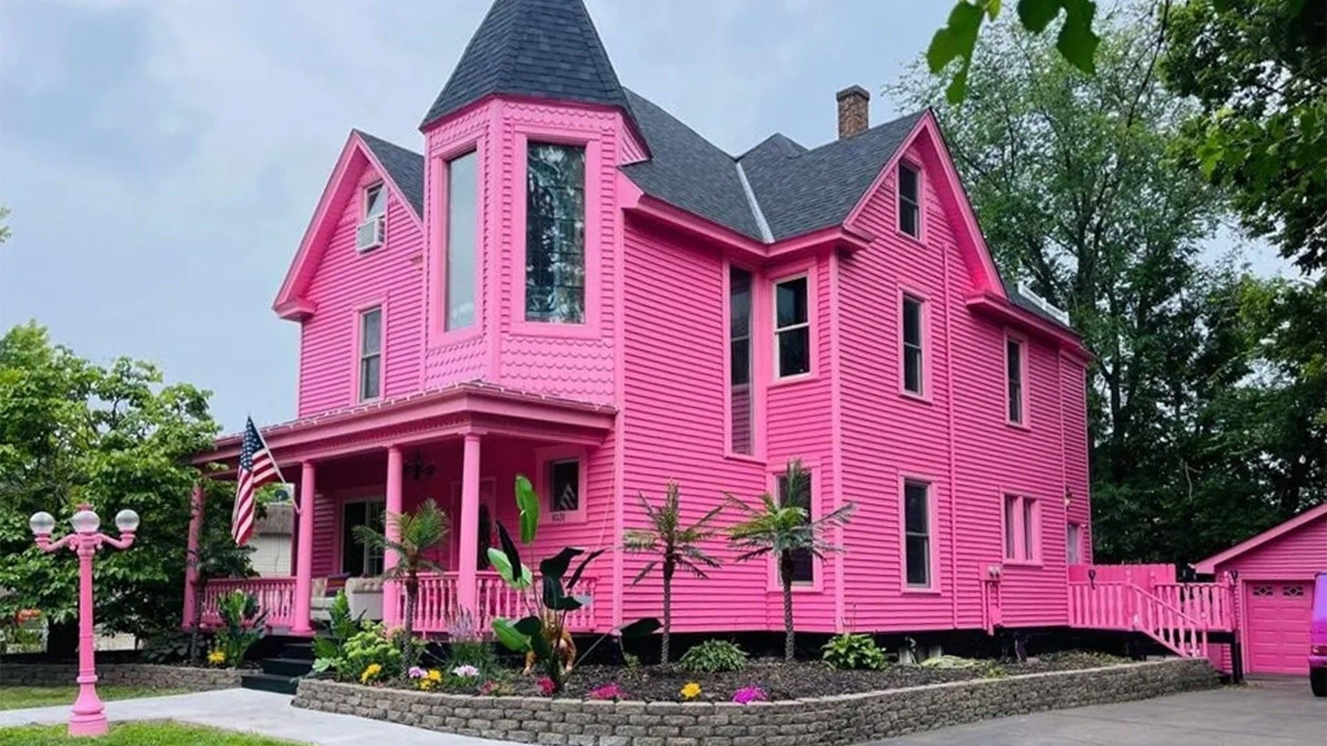 Pink theme mansion