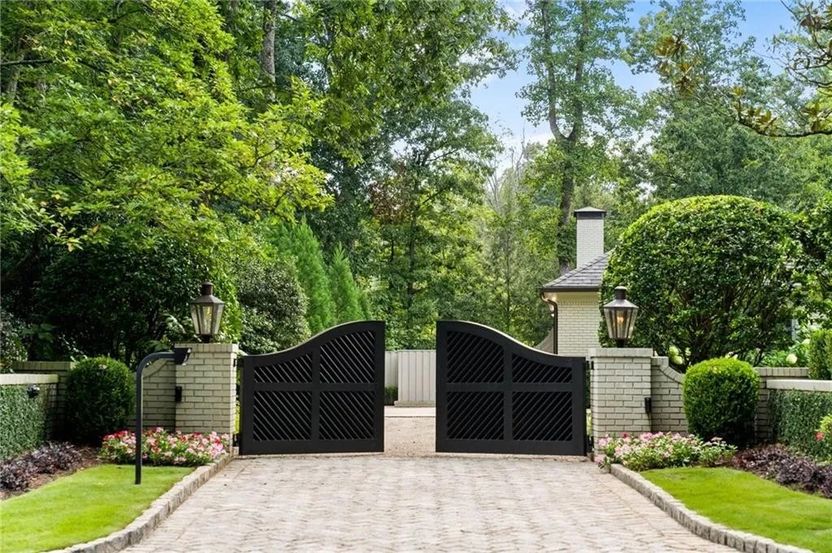 Realtor.com - Melissa McCarthy and Ben Falcone Home 2