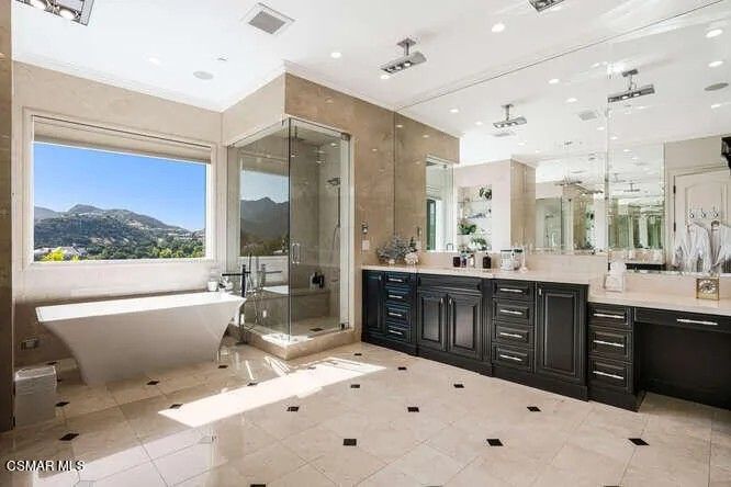Realtor.com - Paul Anka Home 11