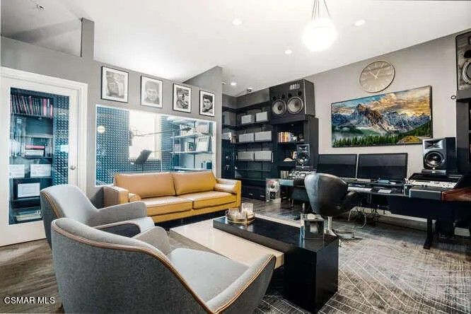 Realtor.com - Paul Anka Home 12