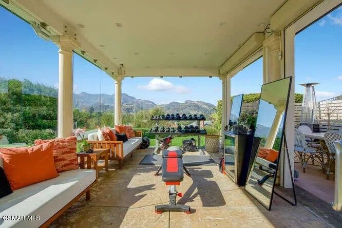 Realtor.com - Paul Anka Home 15