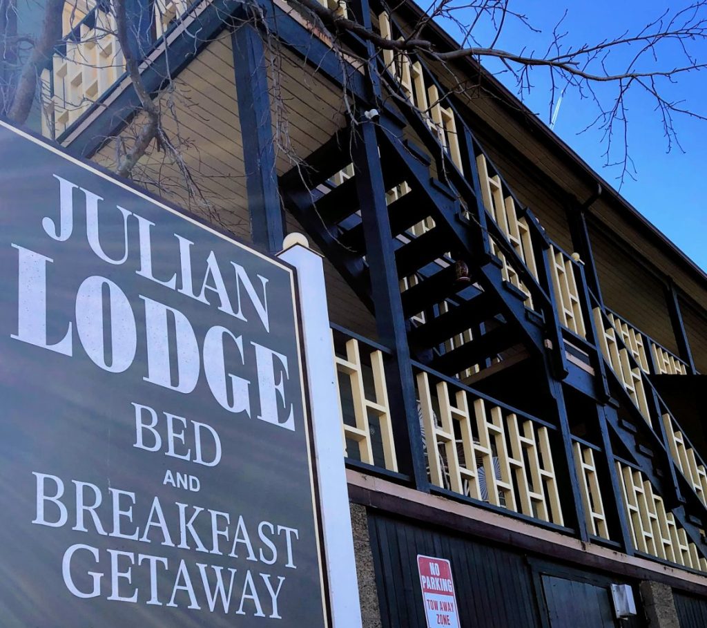 Sign and stairs leading to rooms at the Julian Lodge - Hotels in Julian