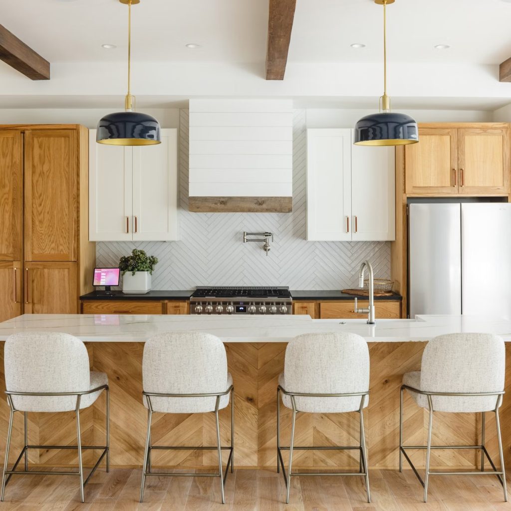 Timeless classic-style kitchen, wooden cabinetry. 