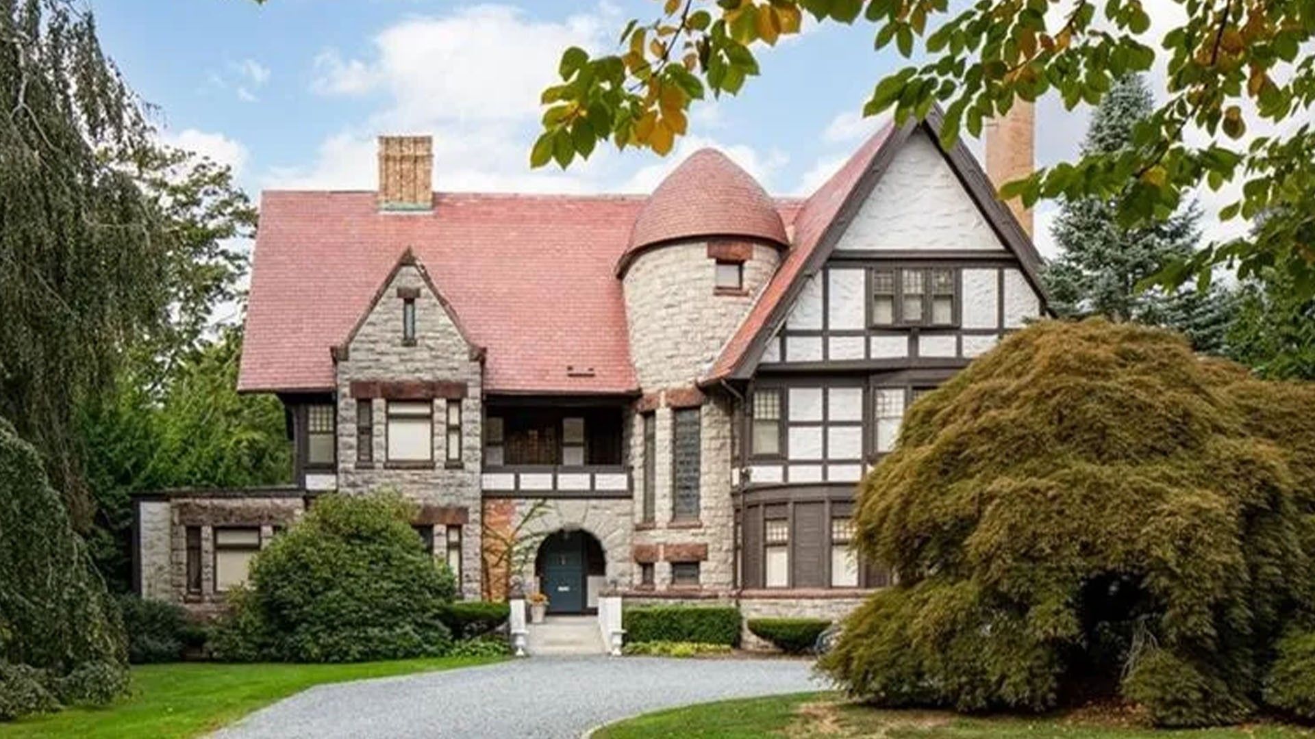 A Gilded Age Tudor in Rhode Island