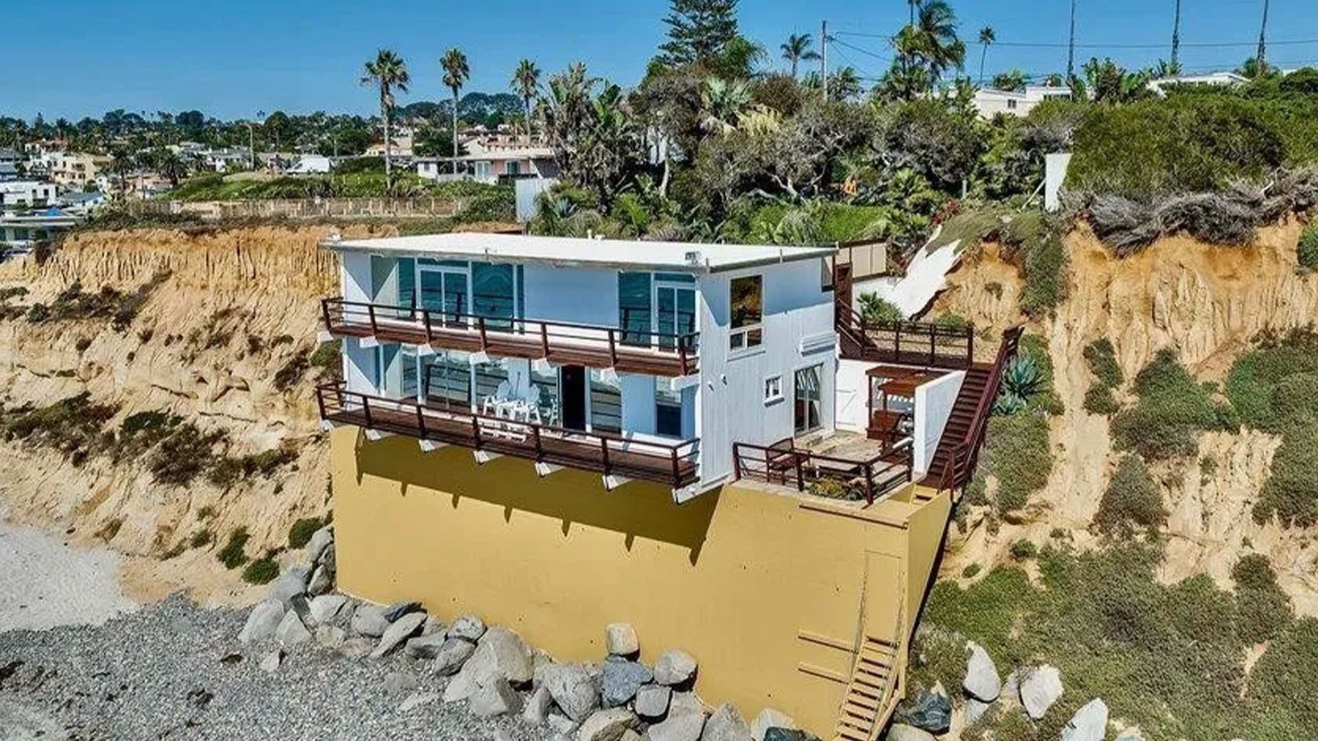 An Oceanfront Midcentury Modern home