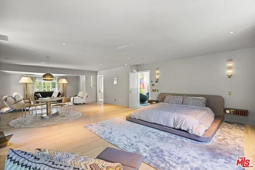 Realtor.com - Zoe Saldana 10