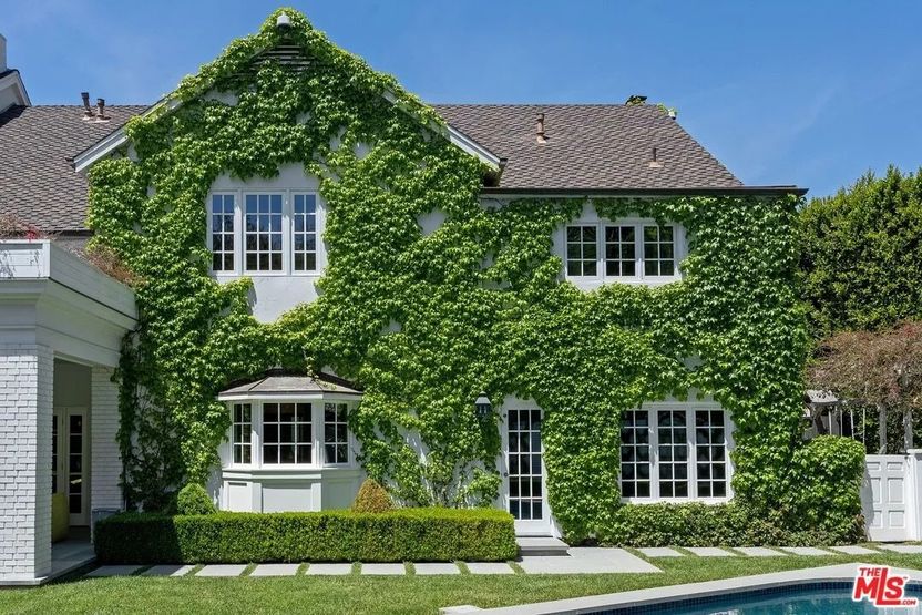 Realtor.com - Zoe Saldana 20