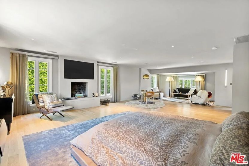 Realtor.com - Zoe Saldana 11