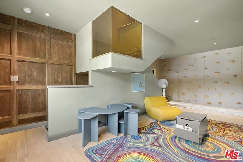 Realtor.com - Zoe Saldana 15