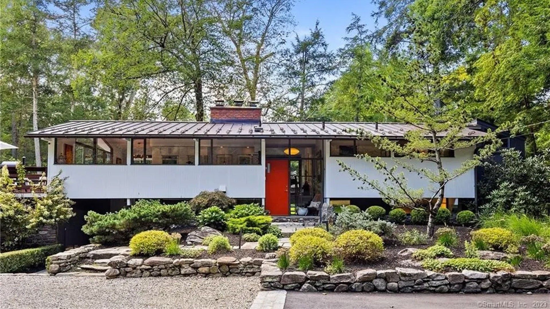 Prefab Deck House in Connecticut