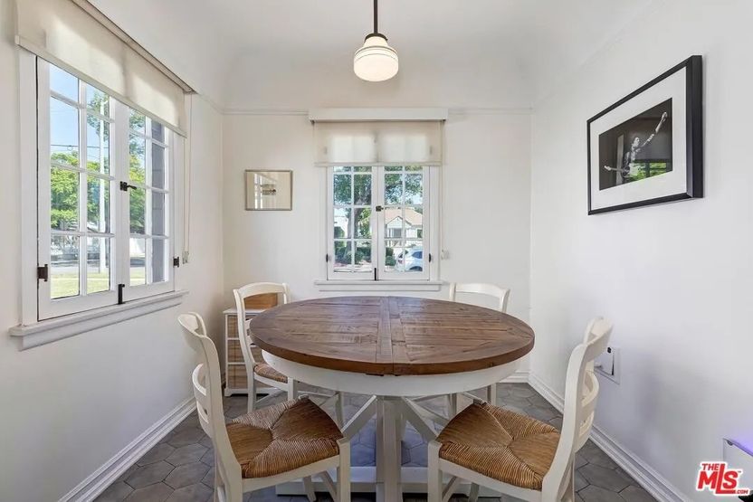 Realtor.com - Kiefer Sutherland 7