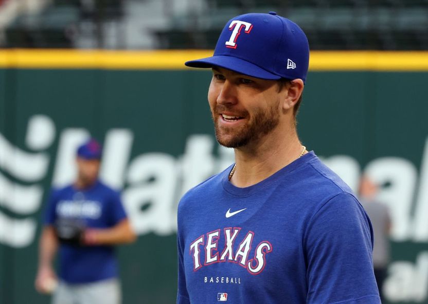 Jacob deGrom #48 of the Texas Rangers