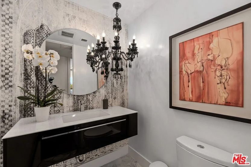 Realtor.com - Kristin Chenoweth 5