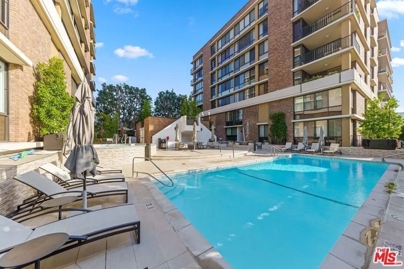 Realtor.com - Kristin Chenoweth 11