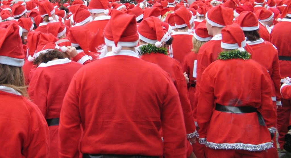 Santa Run San Diego 5kRunners dressed as Santa Clause waiting for 5k to begin