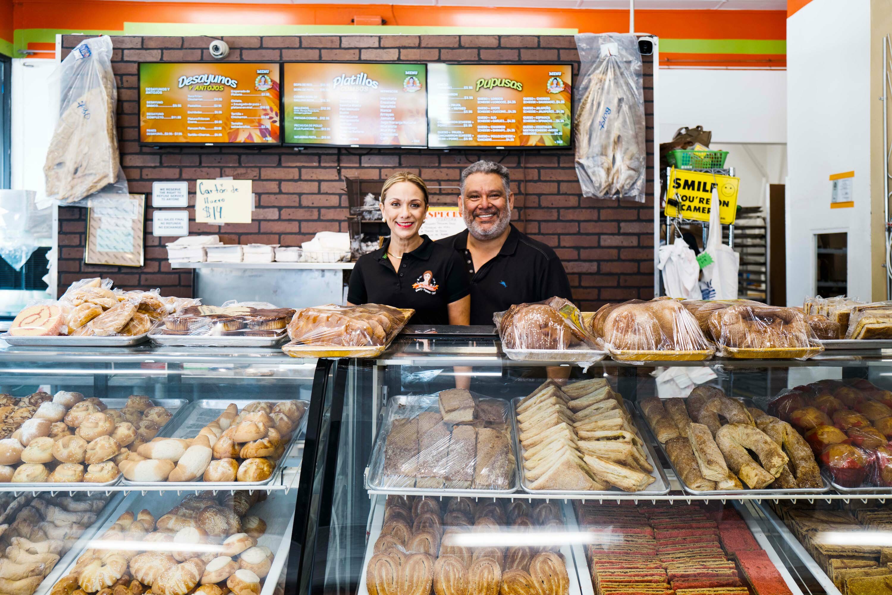 Maria Antonieta Suárez and Juan Torres behind the counter at La Usuluteca.