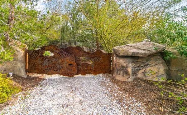 In Joshua Tree, Living Under A Rock Never Looked Better, $1.5M,Philip Ferrato