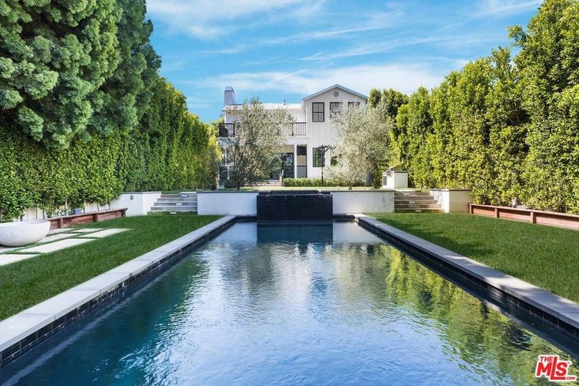 Joe Jonas back exterior